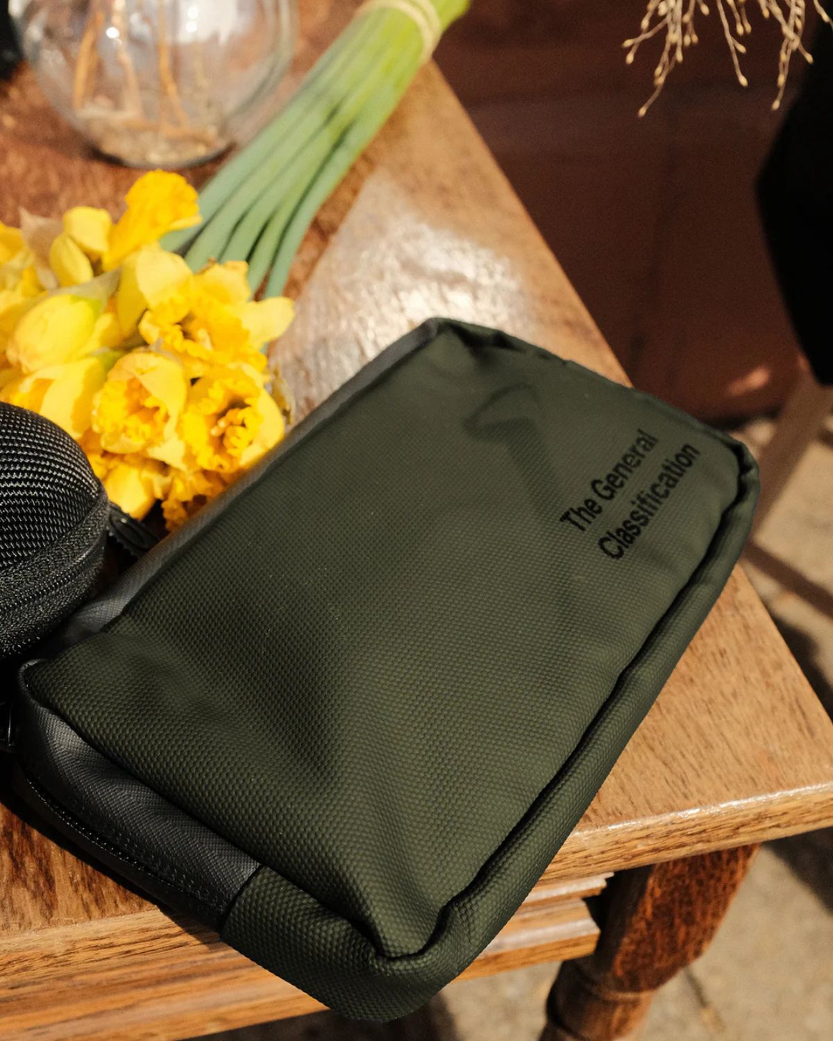RAIN OR SHINE ESSENTIALS CASE GREEN