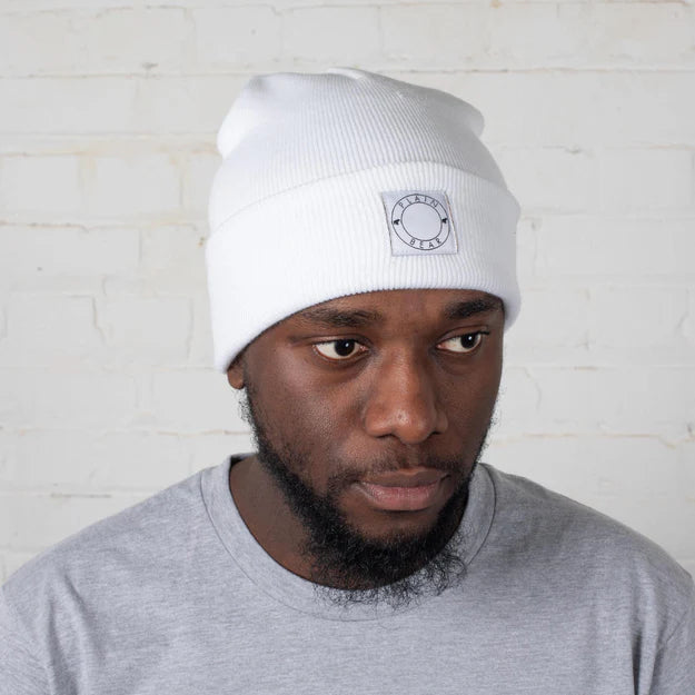 LABEL BEANIE WHITE