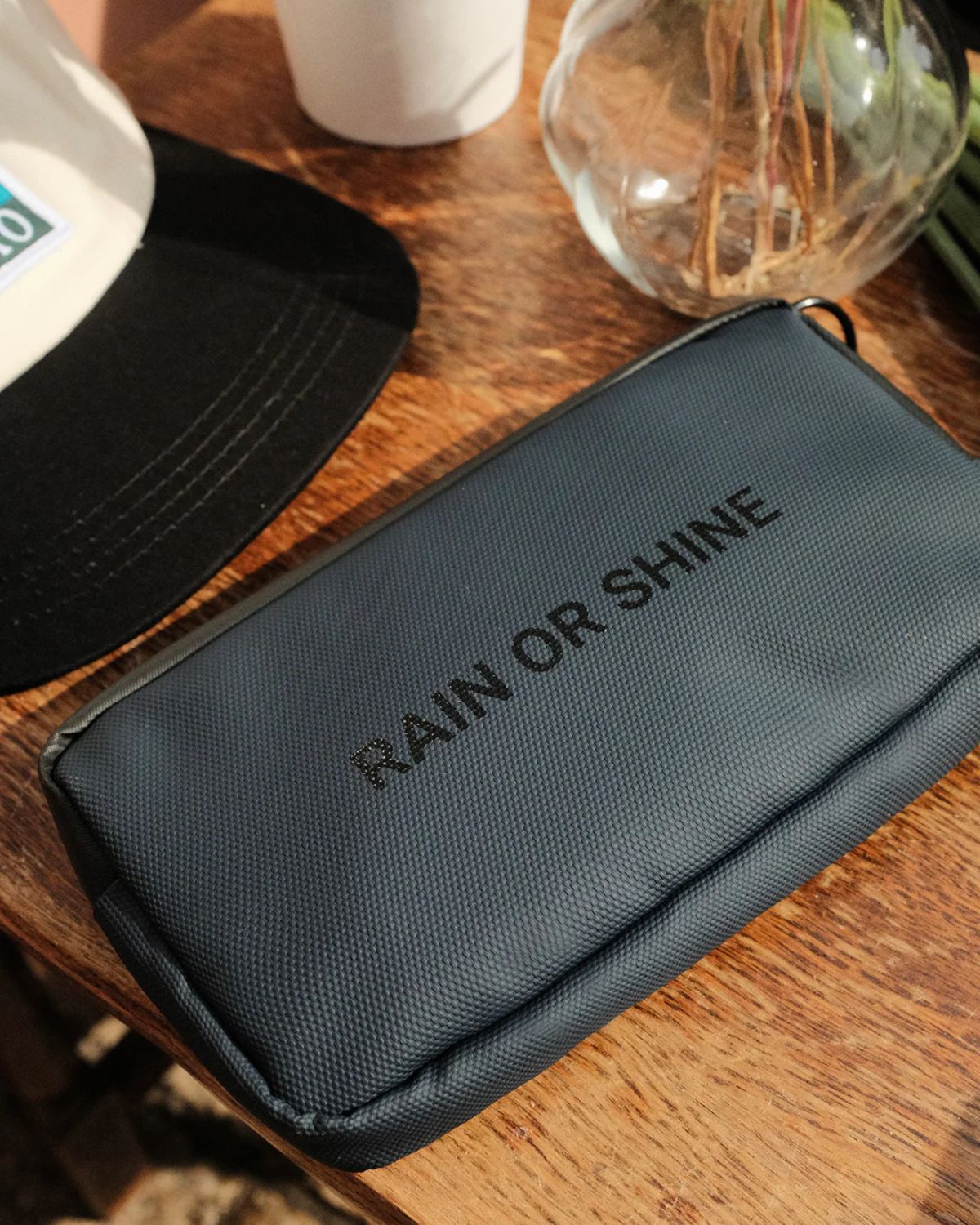 RAIN OR SHINE ESSENTIALS CASE NAVY