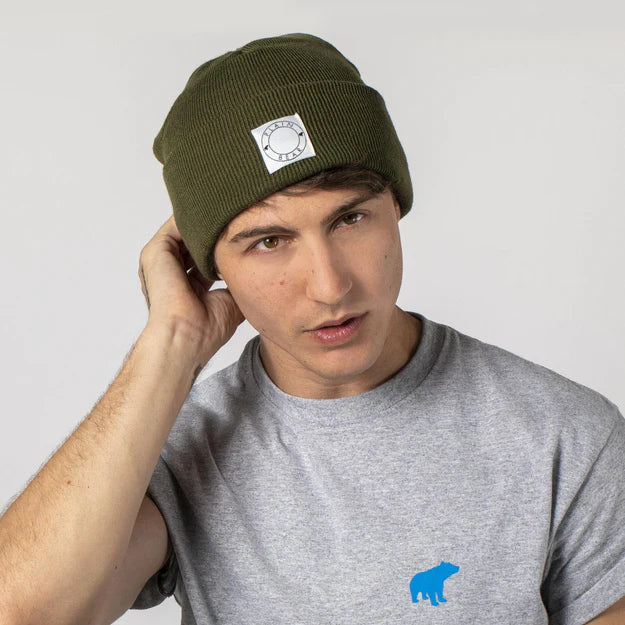 LABEL BEANIE OLIVE