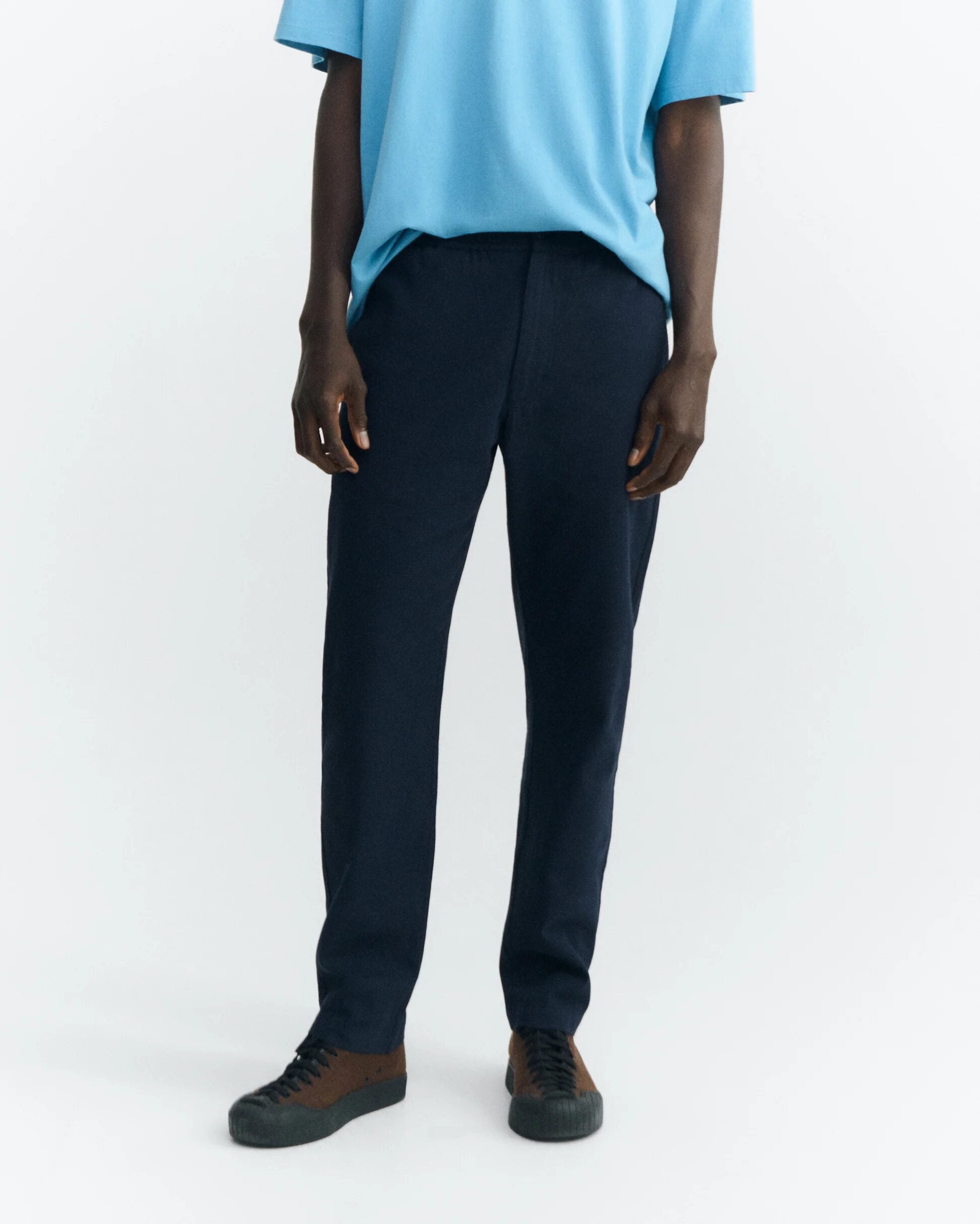 NAVY LIGHT TRAVEL PANTS